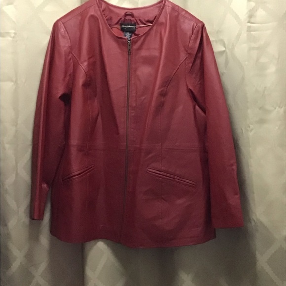 Maggie Barnes Women’s Leather Jacket - Picture 10 of 12